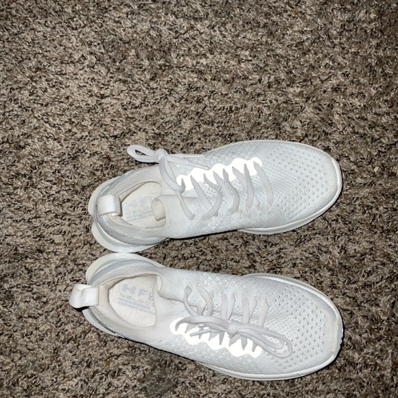 Women’s UA Flow Velociti Wind 2 CN Running Shoes - Picture 1 of 3